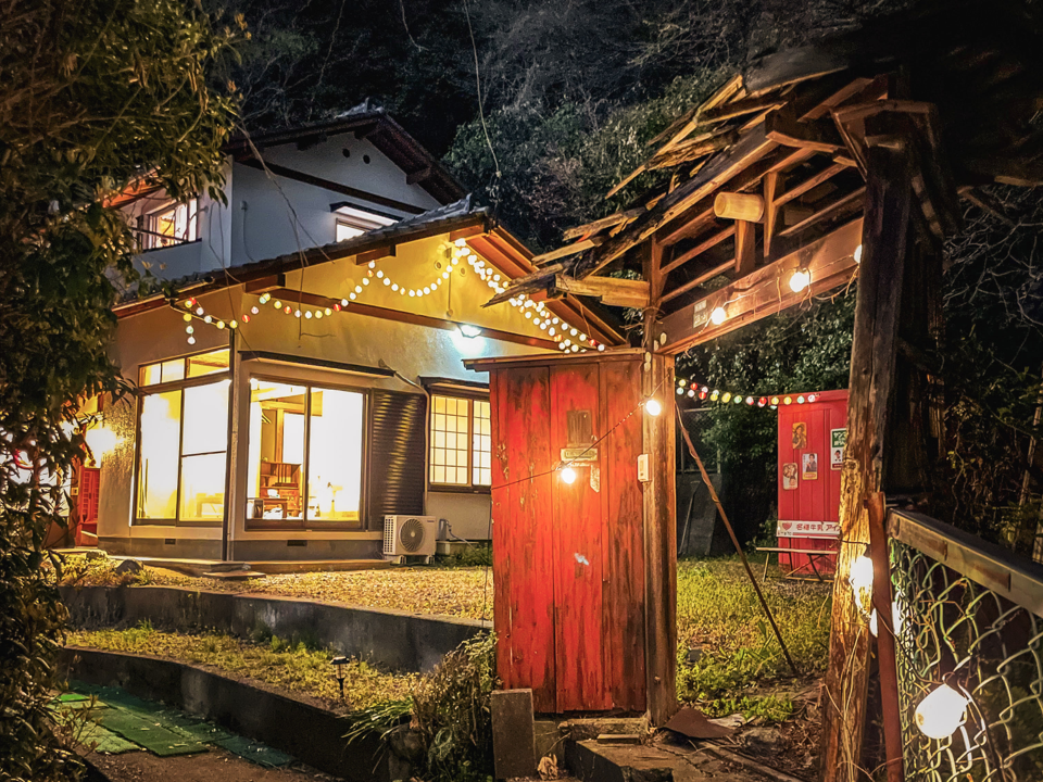 街中の秘境にある空き家が『昭和レトロ宿』に変身！ | 空き家買取専科